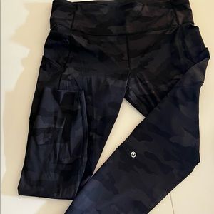 Lululemon Fast and free 25” black camo